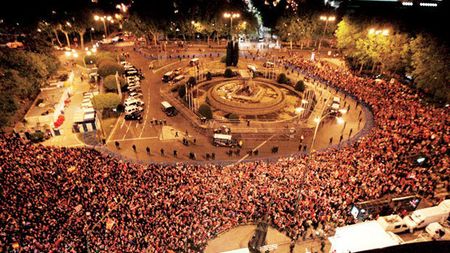 Cine sunt Barcelona și Real? Fiesta în familie la București!** 13.000 de lei contra 10.000 de "colchoneros"