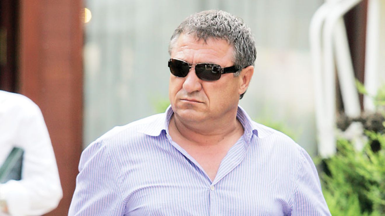 Becali se teme:** „Să nu-mi otrăvească mâncarea!"