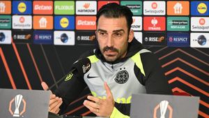 Elias Charalambous a „explodat” în timpul conferinței de presă înainte de FCSB – Feyenoord: „Nu știu de ce puneți astfel de întrebări!”