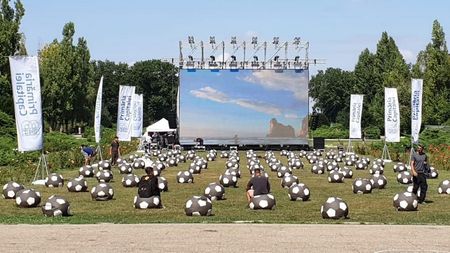 Meciul România - Spania se vede pe un ecran gigantic în București. Detaliile evenimentului