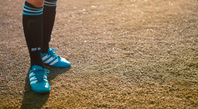 Cum să alegi adidașii ideali de fotbal? Ghid pentru tine!