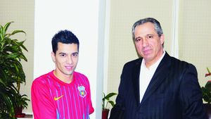 Pârvulescu nu a mai suportat așteptarea și a semnat cu Steaua!** INTERVIU "Ce era să fac?! Îmbătrâneam dacă stăteam după Dinamo!"