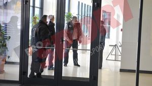 Scandalul continuă la Cluj: doi bodyguarzi, aduși să-l scoată pe Ganea din antrenament! "Chemăm și Poliția"