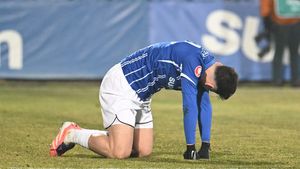 Fază cu scandal în Farul - CFR Cluj: arbitrul nu a dat penalty pentru gazde la 1-2, în minutul 90+2! Decizia luată de VAR