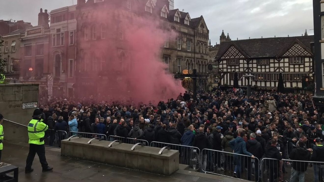 Olandezii au ajuns la Manchester și i-au ironizat pe adversari, cântând "You'll Never Walk Alone". VIDEO | Supoterii lui Feyenoord au blocat întreg orașul înaintea meciului cu City