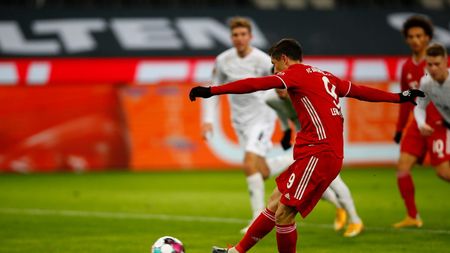 Robert Lewandowski „nu discută” cu Leo Messi și Cristiano Ronaldo, a dat gol și cu Monchengladbach, dar Bayern a pierdut incredibil