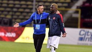 Meme Stoica îi desființează pe jucătorii de la PSG și Bașakșehir după incidentul de la Paris. „Lezații ăștia au mers la vestiare ca să apară politicienii cu reacții pe rețele. Nu-mi place circul!” | FOTO