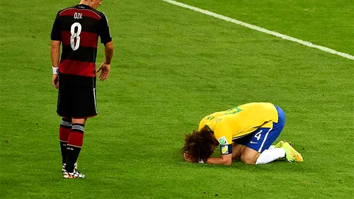 Explicația unei fotografii emblematice de la CM 2014! Ozil a dezvăluit abia acum ce i-a spus lui David Luiz după Brazilia - Germania 1-7
