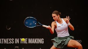 Patru românce joacă pentru un loc în sferturi la UniCredit Iași Open. Anca Todoni și Irina Bara pot ajunge în semifinale la dublu