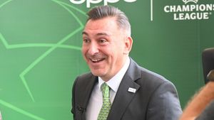 Ilie Dumitrescu a izbucnit în râs când a văzut ce a putut să facă un jucător în Liga Campionilor: „Ce-i asta, mă, frate?” | VIDEO