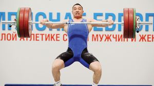 A învins greutățile vieții!** Domnul de fier, fără mamă și fără tată de la 9 ani