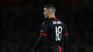 Motivul uluitor pentru care a refuzat să lovească mingea cu capul. Ben Arfa a făcut senzație în prima zi la noua echipă