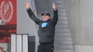„Bă, unde te crezi, mă? Unde ești aici?”. Episod fabulos cu Gică Hagi și un jucător cu meciuri în Champions League în prim-plan: „Nu te lăsa!”. VIDEO EXCLUSIV