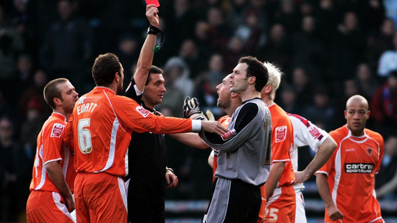 Andre Marriner va arbitra returul dintre Ujpest și Steaua