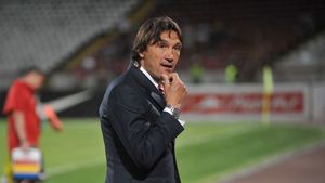 Ședință de 3 ore la Dinamo! Jucătorii au ieșit în sfârșit pe teren - Bonetti conduce antrenamentul