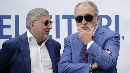 Amintire incredibilă! Cum a transportat Ilie Năstase o armă letală pentru Ion Țiriac în Franța, în timpul Revoluției din 1989: „Mi-a zis mie de vreo două ori să i-o aduc la Paris”