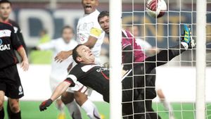 Gol din ofsaid!** Asistentul Cristian Nica a validat greșit al patrulea gol al Rapidului, la 3-3