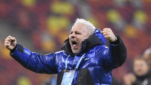 „Eu zic că va pleca Șumudică”. Milionarul e convins că Dan Șucu rămâne fără antrenor