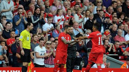 Mai mult decât un coleg, mai mult decât un rival pe post. Cariera i-a fost distrusă de accidentări, dar a găsit sprijin în omul care-l ține pe banca de rezerve: "E fantastic!"