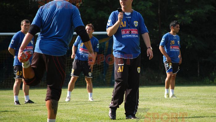 "Lupii" i-au pus gând rău campioanei!** Petrolul vrea să bată Oțelul în prima etapă