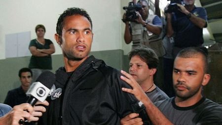 A stat închis doar 7 ani pentru o crimă șocantă, iar astăzi a revenit în fotbal și vrea să joace inclusiv pentru națională! Bruno: "Oricine are dreptul să viseze!" Crima care oripila Brazilia în 2010