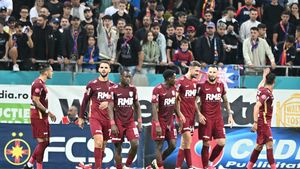 Internaționalul lui Mircea Lucescu, pus pe liber de CFR Cluj, nu se dă plecat. „A primit oferte, dar nu le-a acceptat”