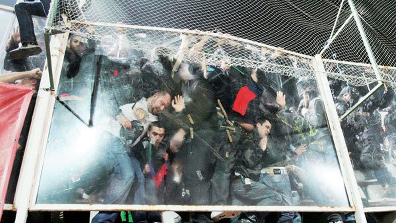 Galeria 'bate' Jandarmii!** Suporterii Stelei au scăpat de amenzi și de interdicții după aproape un an de procese