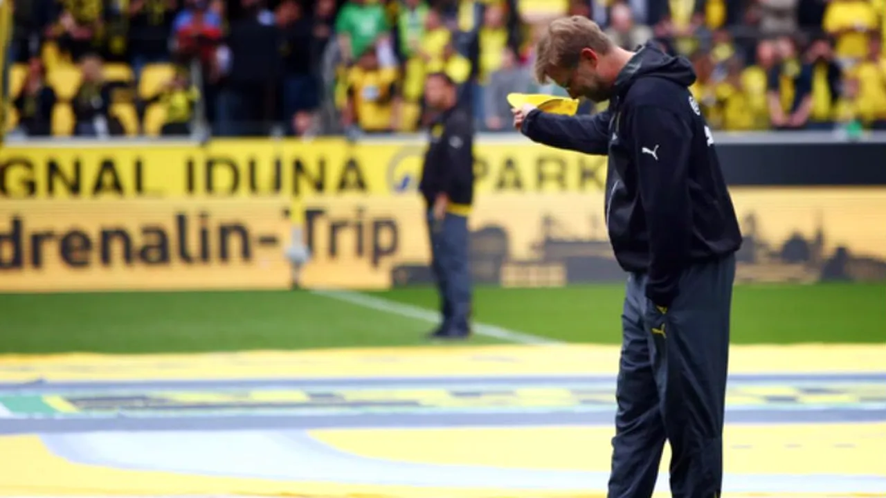 FOTO EMOȚIONANT | Cum și-au luat fanii lui Dortmund rămas bun de la Jurgen Klopp. Neamțul a părăsit stadionul în lacrimi