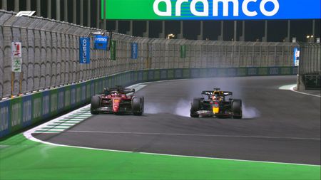 Ce bătălie în Formula 1! Max Verstappen a câștigat Marele Premiu al Arabiei Saudite, după o luptă de senzație cu noul star Charles Leclerc