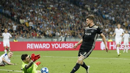 PSV Eindhoven - BATE Borisov, 3-0. FC Salzburg - Steaua Roșie Belgrad, 2-2. Olandezii s-au calificat în grupe! Sârbii au reușit minunea: o "dublă" în două minute și sunt în premieră în grupe