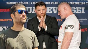Tolea Ciumac VS Justițiarul de Berceni, meciul care încinge ringul la Dynamite Fighting Show! Luptătorii se întâlnesc cu fanii la Pitești înaintea galei. SPECIAL
