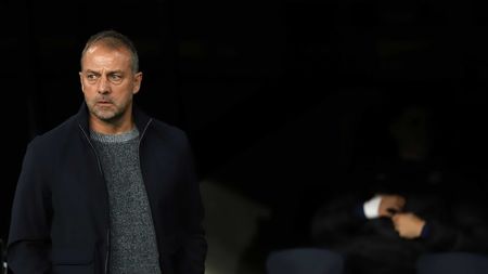 S-a rupt mijlocașul Barcelonei. Lovitură grea pentru Hansi Flick