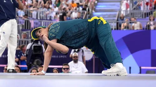 „Cel mai penibil lucru pe care l-am văzut vreodată”. Momentul în care o sportivă din Australia a dansat break-dance „ca un copil mic” la Jocurile Olimpice a devenit viral şi a stârnit reacții dure în toată lumea