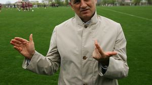 Copos: "Marius Constantin nu va pleca de la Rapid"