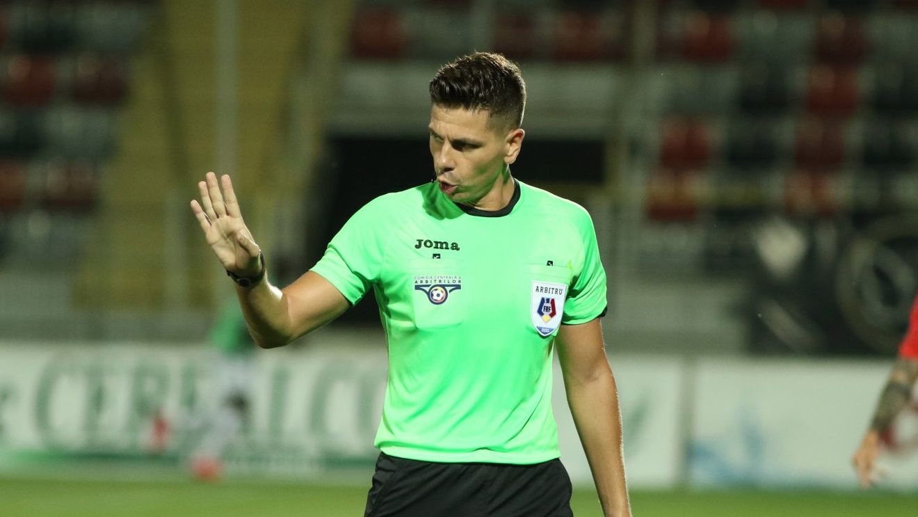 ANALIZĂ MARIUS AVRAM | Continuă erorile după FCSB - Dinamo! Arbitrul Marian Barbu prestație slabă în Bănie, deși a avut sfaturile altui ecuson FIFA în "cască"