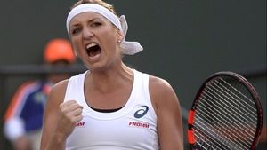 Halep a clacat, dar Timea o acoperă cu laude: "E o sursă de inspirație pentru mine!". Bacsinszky, bezele pentru bunicul din Satu Mare și pentru români. Ce urmează pentru Simona și suma cu care pleacă din Miami