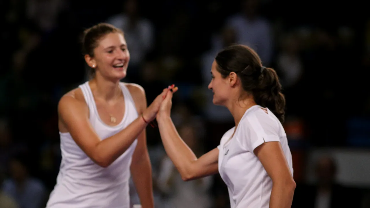 Irina Begu și Monica Niculescu s-au calificat în semifinalele de dublu la Moscova