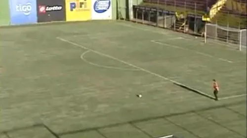 VIDEO Un gol de pus în ramă!** Un portar a marcat de la 75 de metri