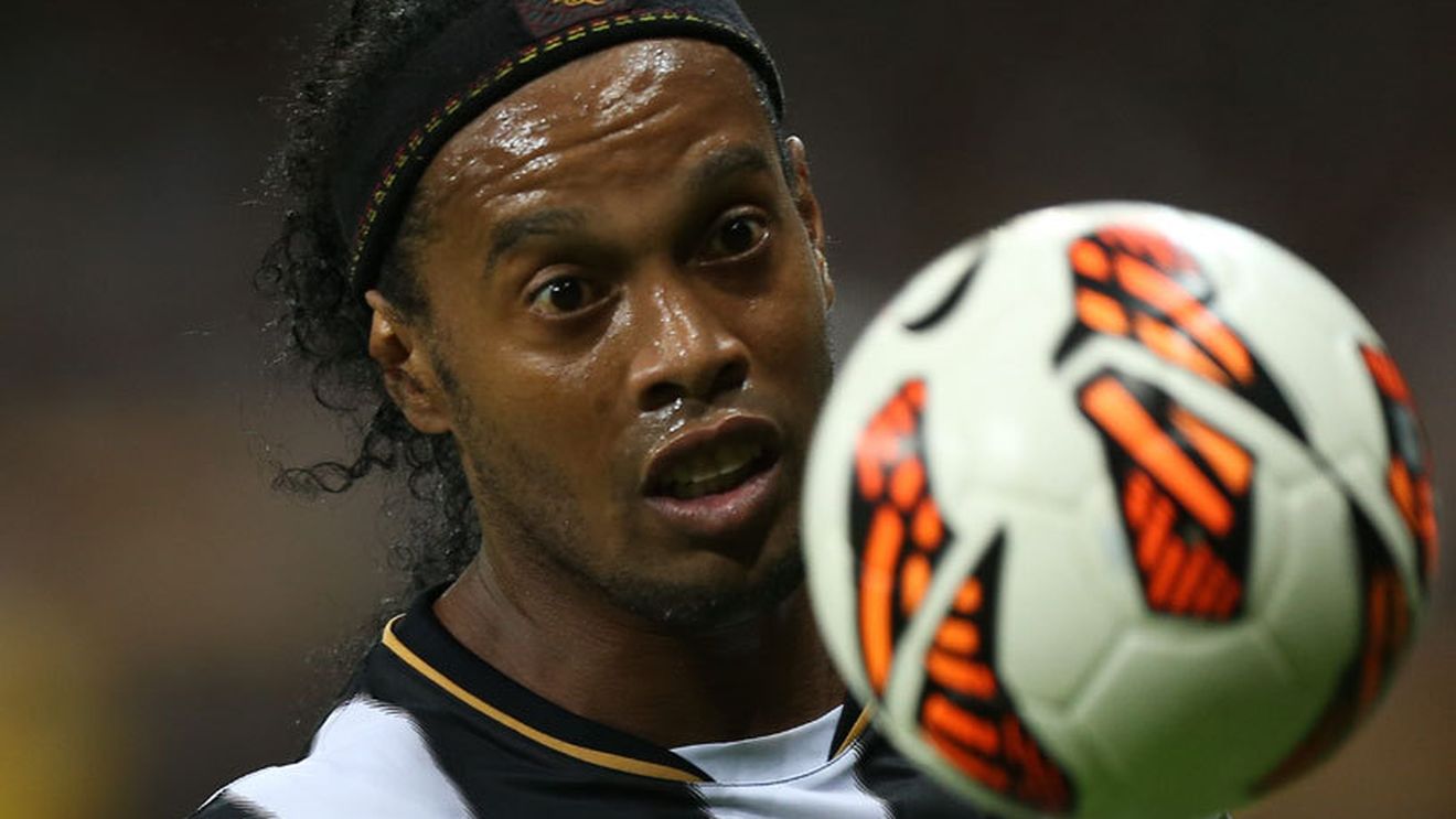 Ronaldinho se gândește să se retragă la una dintre fostele sale echipe din Europa! Care este aleasa "Dințosului"