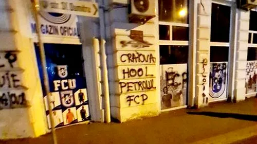 Scandal la FC U Craiova, după reinstalarea lui Nicolo Napoli! Trei suporteri au vandalizat sediul clubului lui Adrian Mititelu | FOTO