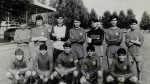 Cosmin Olăroiu, fotbalist la Steaua când avea 12 ani alături de Marian Ivan. Poze fabuloase cu actualul antrenor de la Jiangsu Suning în tricoul roș-albastru