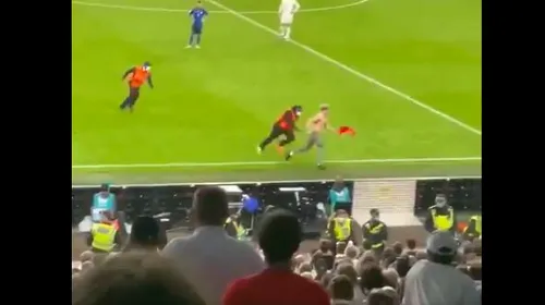Incident în finala EURO 2020! Un fan a intrat pe teren și a făcut un sprint printre fotbaliști. Cum au reacționat englezii și italienii | VIDEO