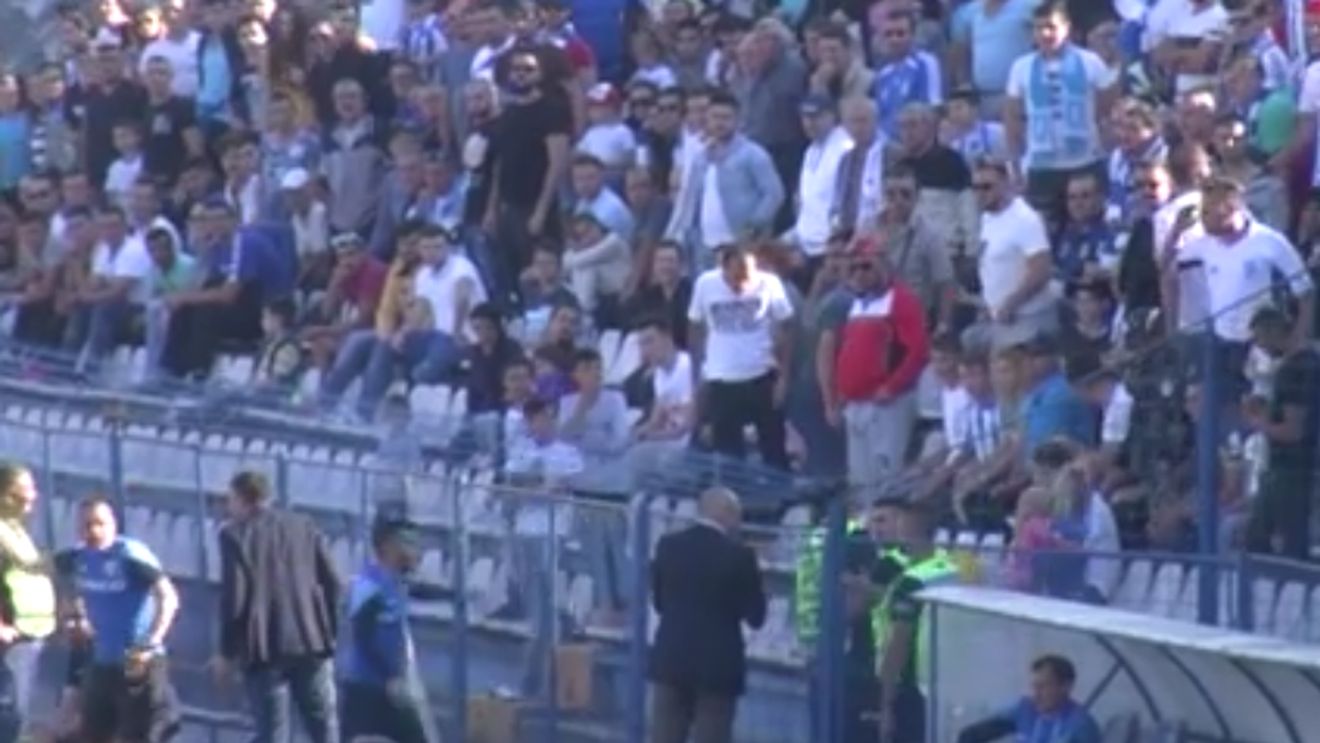 "Cod roșu" în Liga 1! Reacția "acidă" a oltenilor după ce Grozavu le-a declarat război la Botoșani: „Instigă la violență!". VIDEO cu fazele din tur: sticle aruncate în tribună și comportamentul tehnicianului