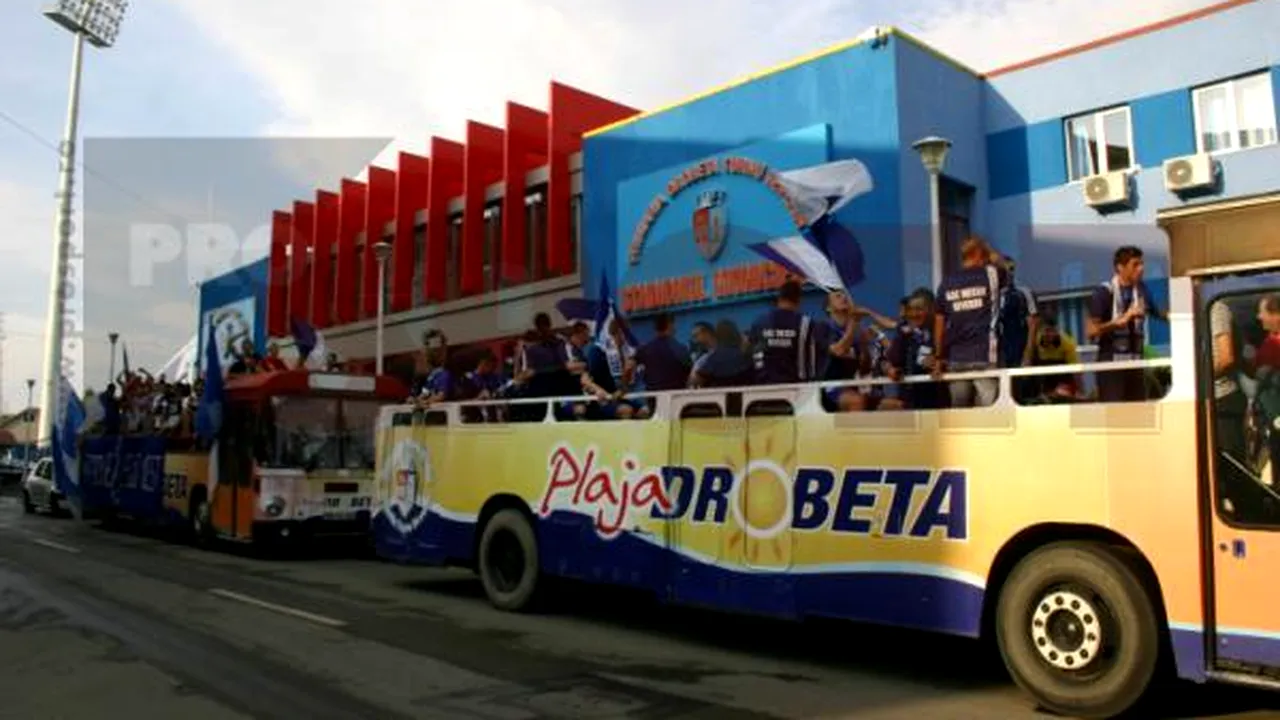Gaz Metan Severin a sărbătorit promovarea precum marile cluburi:** s-a plimbat prin oraș cu un autocar decapotabil
