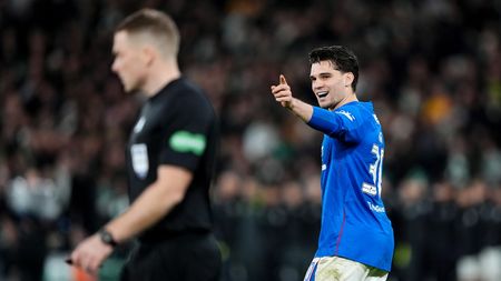 I-au citit pe buze lui Ianis Hagi, după ce a românul a marcat la loviturile de departajare în Celtic - Rangers. Ce i-a zis portarului Kasper Schmeichel, și el fiul unui nume mare din fotbal