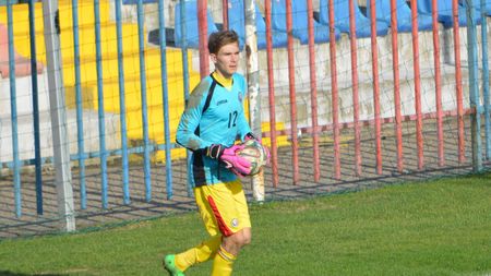 El este primul transfer oficial al lui Reghecampf. Theodor Botă e fan Balotelli și Neymar, ar fi vrut să ajungă la AC Milan în iarnă și a făcut spectacol în poarta naționalei Under 19 a României, deși joacă atacant