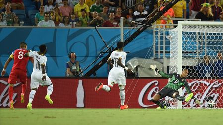 INTERVIU | "Steaua ne respectă mai mult acum". Discuție cu Larsen, portarul norvegienilor, despre Palatul Parlamentului, "fundașul chel de pe stânga" și Aktobe, "o echipă mai slabă"