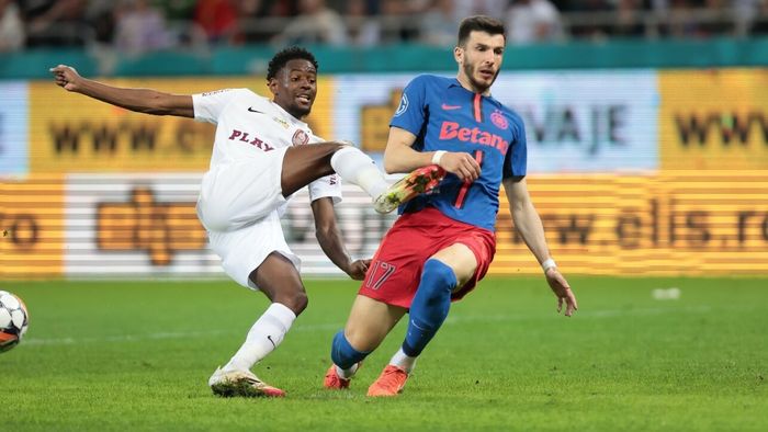 Fază rar întâlnită pe terenul de fotbal, la FCSB - CFR Cluj! A repetat gestul lui Luis Suarez de la Cupa Mondială, care a rămas în istorie, și a văzut cartonașul roșu