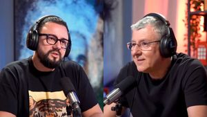 Mihai Dedu, comentatorul ales de PRO TV pentru EURO 2024, reacție intrigantă despre Andreea Esca, Corina Caragea sau Olivia Steer: „Dacă ele sunt piese acum, cum erau când plesneau de tinerețe?!”
