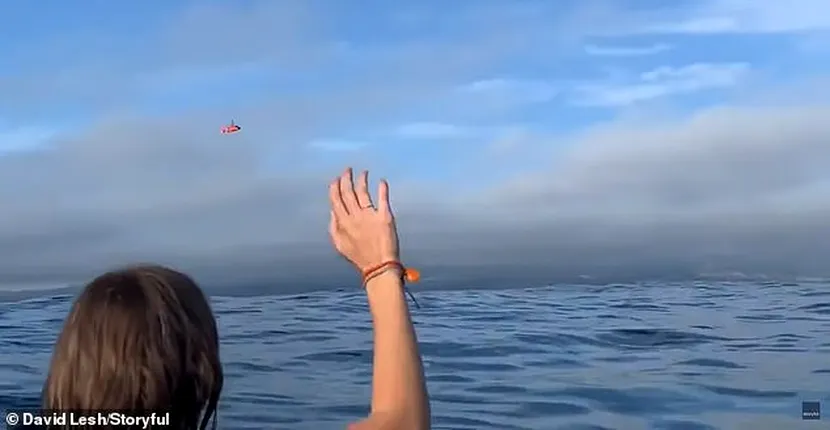 VIDEO | Doi tineri s-au filmat zâmbitori după ce s-au prăbușit cu avionul în ocean
